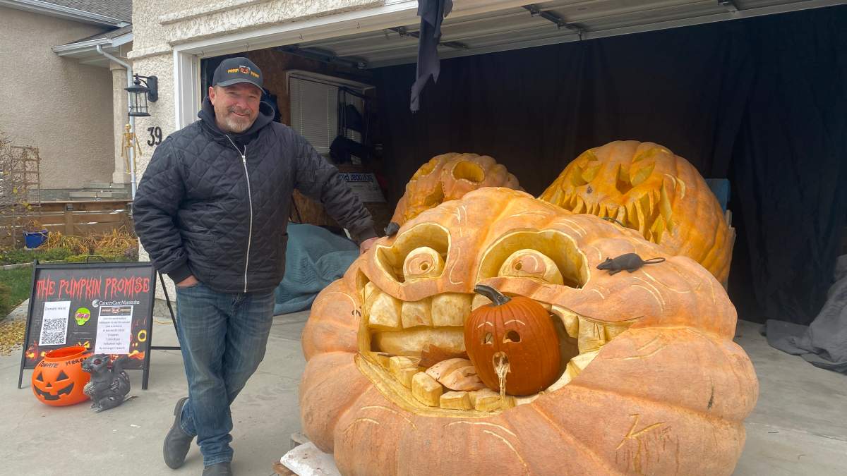 Winnipegger raises money for CancerCare Manitoba with giant jack-o’-lanterns