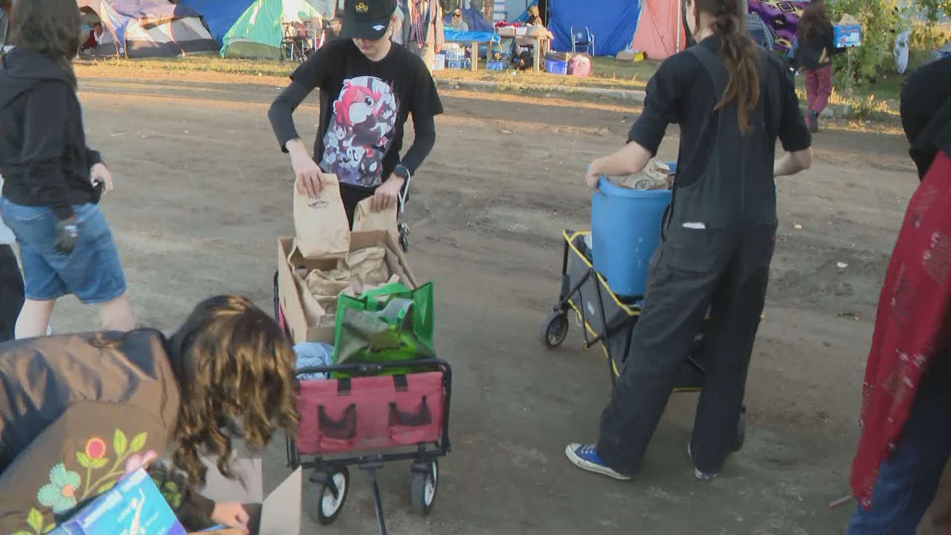 Saskatoon youth group delivers food, supplies after Prairie Harm Recovery closure