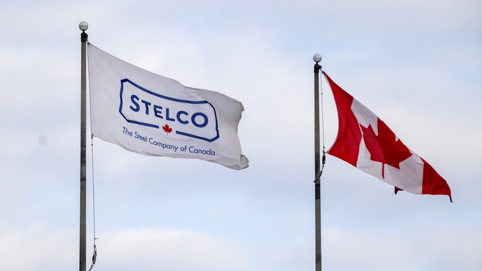 Stelco започва да издава известия за съкращения, тъй като първите съкращения на работни места трябва да влязат в сила в неделя
