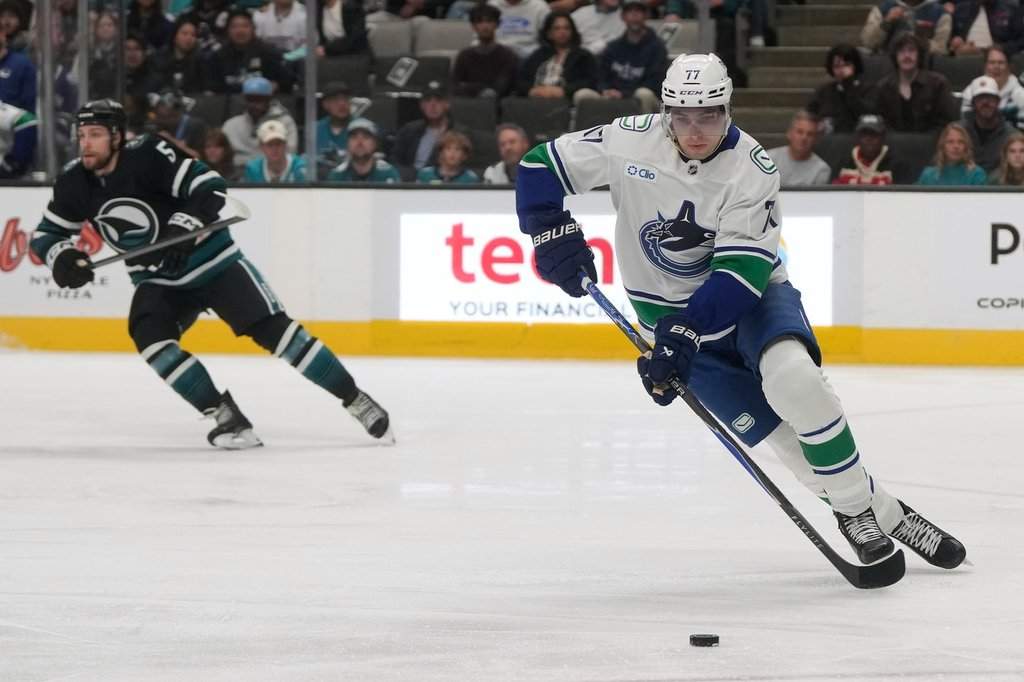 Canucks place forward Filip Chytil on IR
