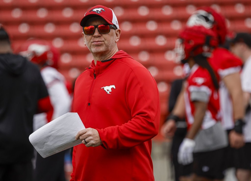 Дикенсън ще се завърне като старши треньор на Stampeders/GM