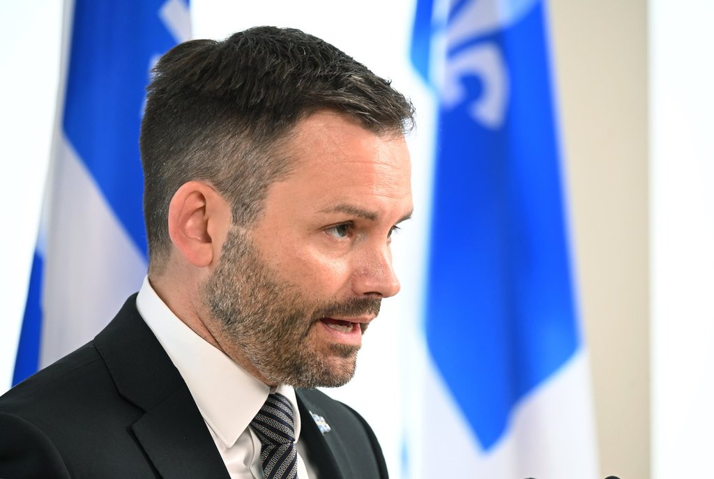 Лидерът на PQ казва, че референдумът не е непосредствен приоритет, докато се готви да ръководи правителство на малцинството