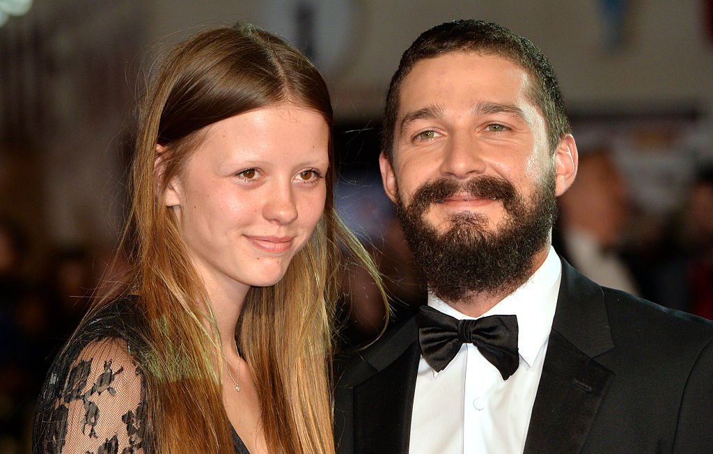 Mia Goth подаде молба за развод от Shia LaBeouf след 10 години брак