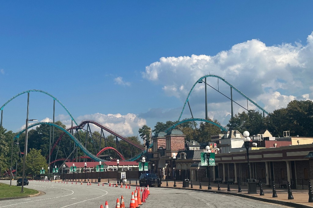 Six Flags ще инсталира предпазни колани на влакче в увеселителен парк в Джорджия след смъртта на ездача